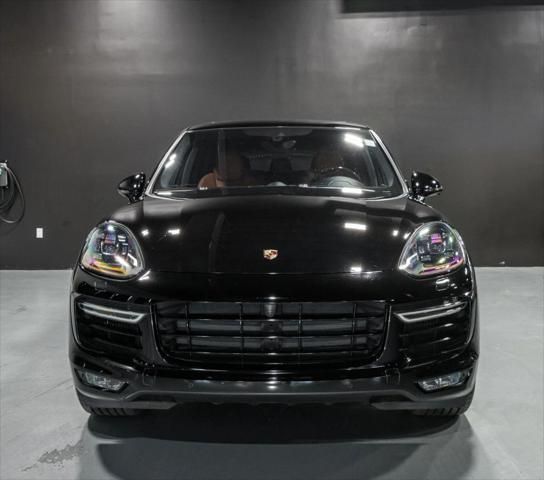 Photo of 2018 Moonlight Blue Metallic Porsche Cayenne