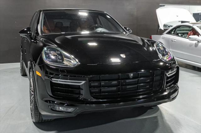 Photo of 2018 Moonlight Blue Metallic Porsche Cayenne