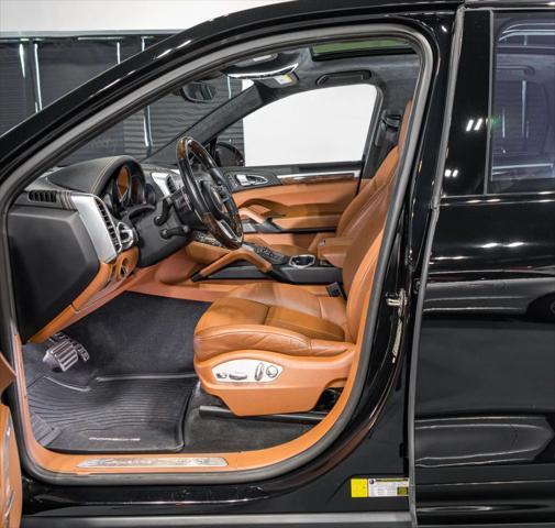 Photo of 2018 Moonlight Blue Metallic Porsche Cayenne