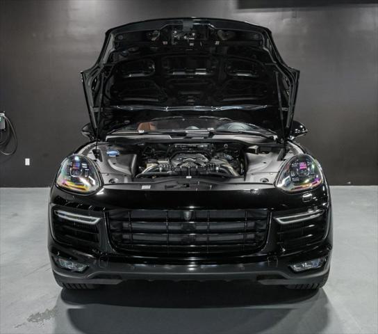 Photo of 2018 Moonlight Blue Metallic Porsche Cayenne