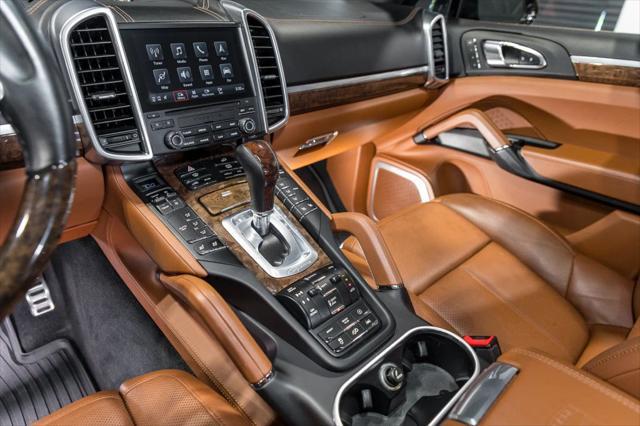 Photo of 2018 Moonlight Blue Metallic Porsche Cayenne