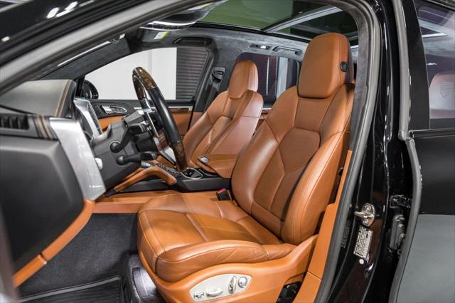 Photo of 2018 Moonlight Blue Metallic Porsche Cayenne