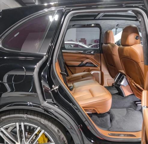 Photo of 2018 Moonlight Blue Metallic Porsche Cayenne