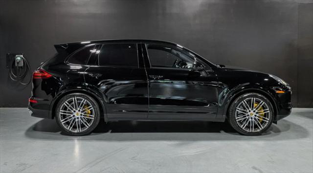 Photo of 2018 Moonlight Blue Metallic Porsche Cayenne