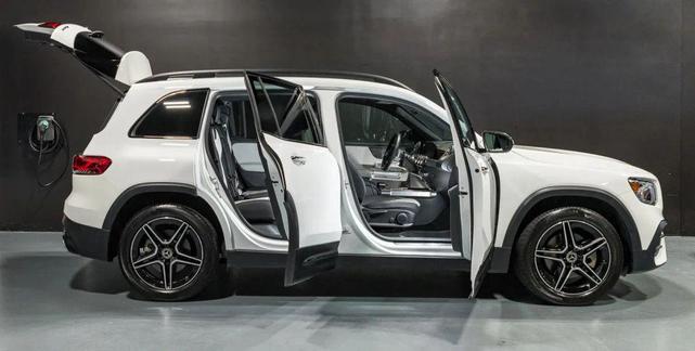 Photo of 2022 White Mercedes-Benz GLB 250