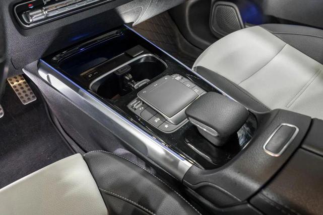 Photo of 2022 White Mercedes-Benz GLB 250