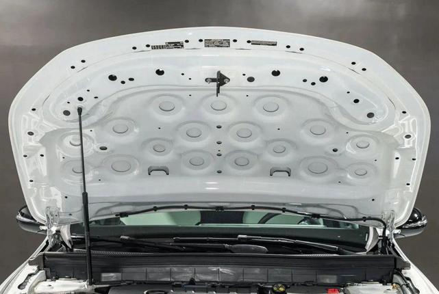 Photo of 2022 White Mercedes-Benz GLB 250
