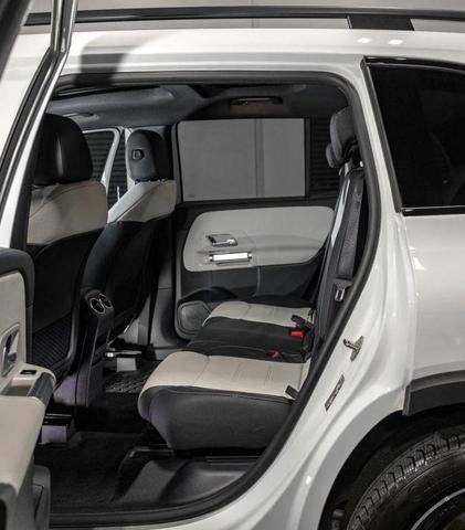 Photo of 2022 White Mercedes-Benz GLB 250