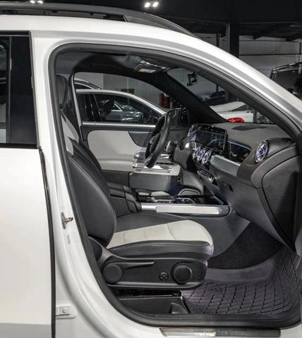 Photo of 2022 White Mercedes-Benz GLB 250