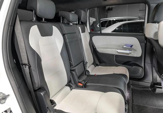 Photo of 2022 White Mercedes-Benz GLB 250