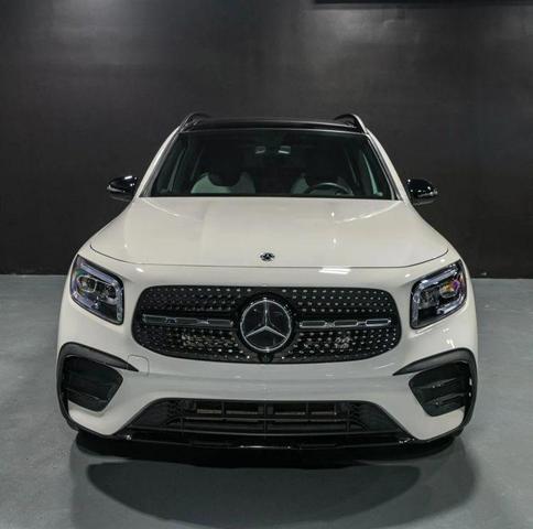 Photo of 2022 White Mercedes-Benz GLB 250