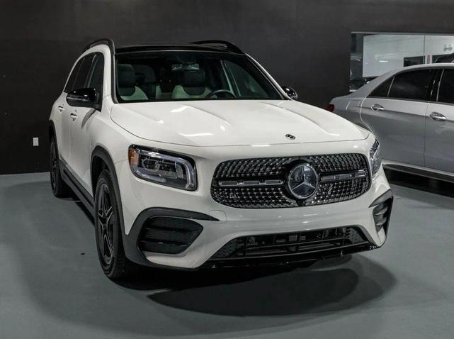Photo of 2022 White Mercedes-Benz GLB 250