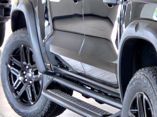 Photo of 2025 Black Chevrolet Colorado