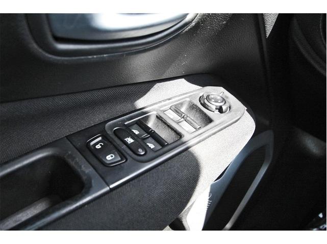 Photo of 2021 Alpine White Clearcoat Jeep Renegade