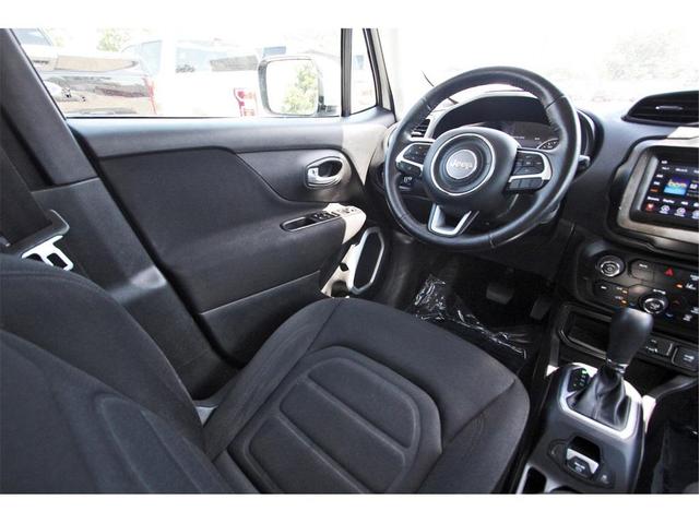 Photo of 2021 Alpine White Clearcoat Jeep Renegade