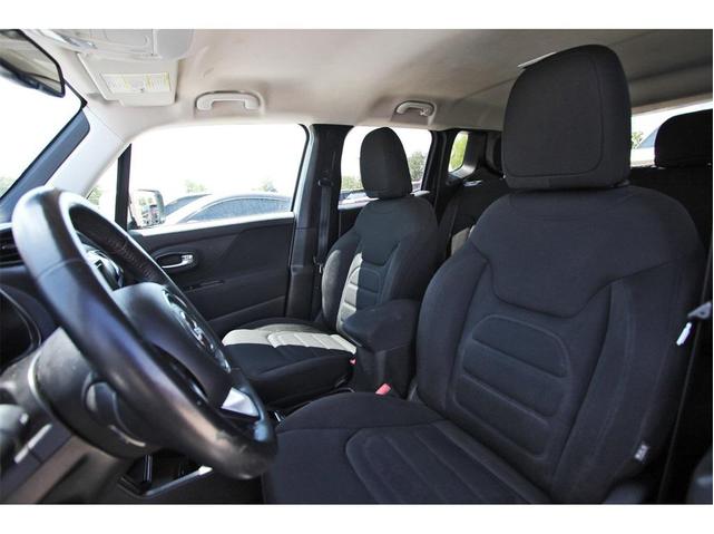 Photo of 2021 Alpine White Clearcoat Jeep Renegade