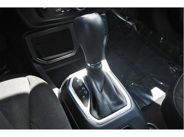 Photo of 2021 Alpine White Clearcoat Jeep Renegade