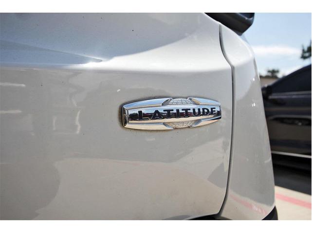 Photo of 2021 Alpine White Clearcoat Jeep Renegade