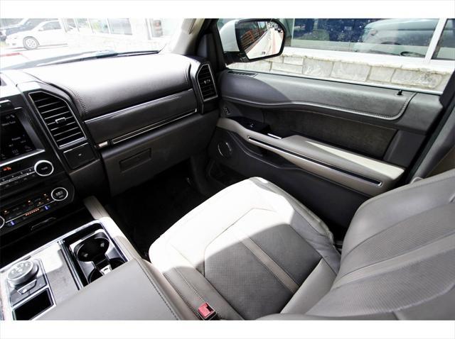 Photo of 2018 White Platinum Ford Expedition