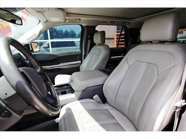 Photo of 2018 White Platinum Ford Expedition