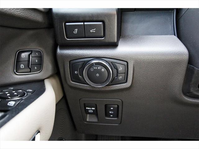 Photo of 2018 White Platinum Ford Expedition