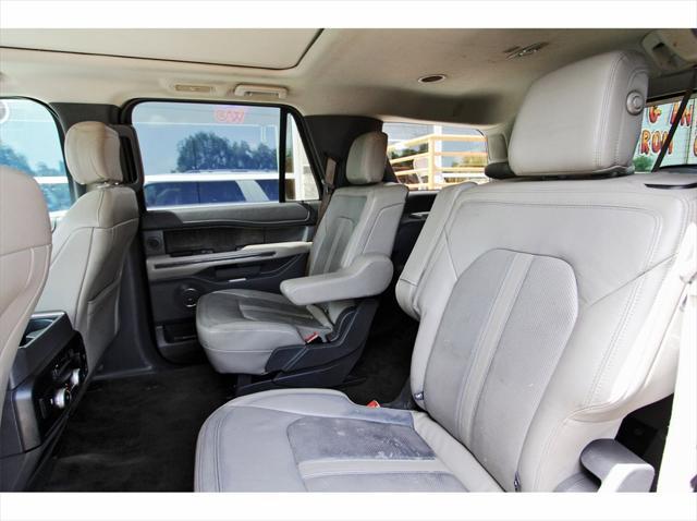 Photo of 2018 White Platinum Ford Expedition