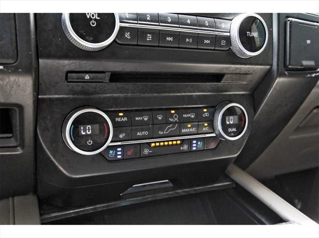 Photo of 2018 White Platinum Ford Expedition