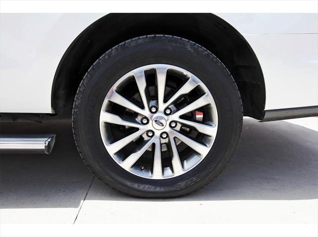 Photo of 2018 White Platinum Ford Expedition