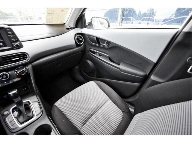 Photo of 2021 Lunar White Hyundai KONA