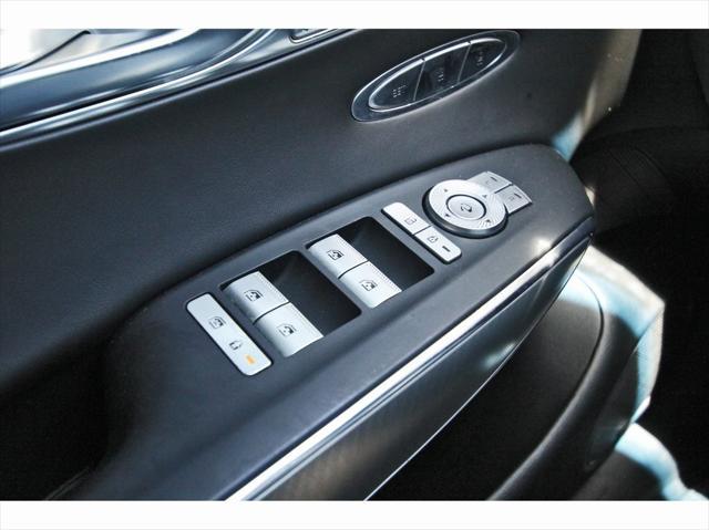 Photo of 2022 Alta White Genesis GV70