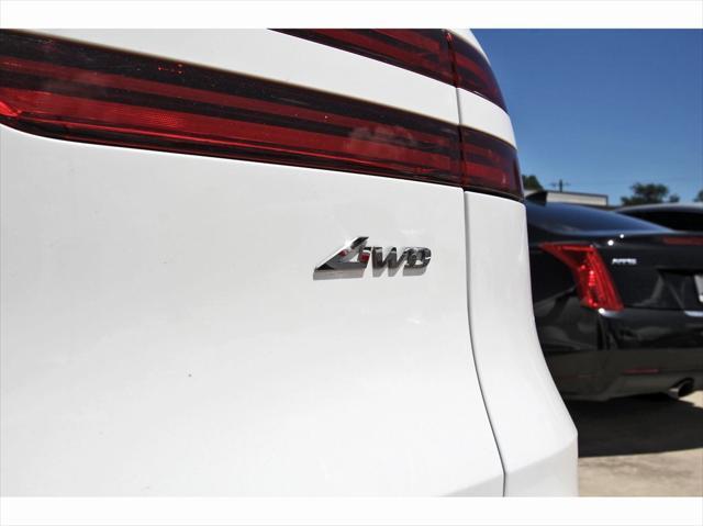 Photo of 2022 Alta White Genesis GV70