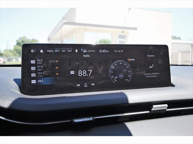 Photo of 2022 Alta White Genesis GV70