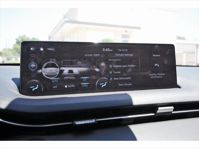 Photo of 2022 Alta White Genesis GV70