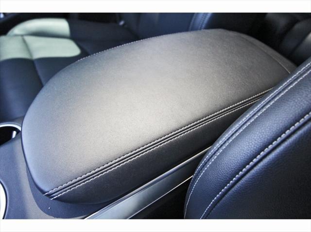 Photo of 2022 Alta White Genesis GV70