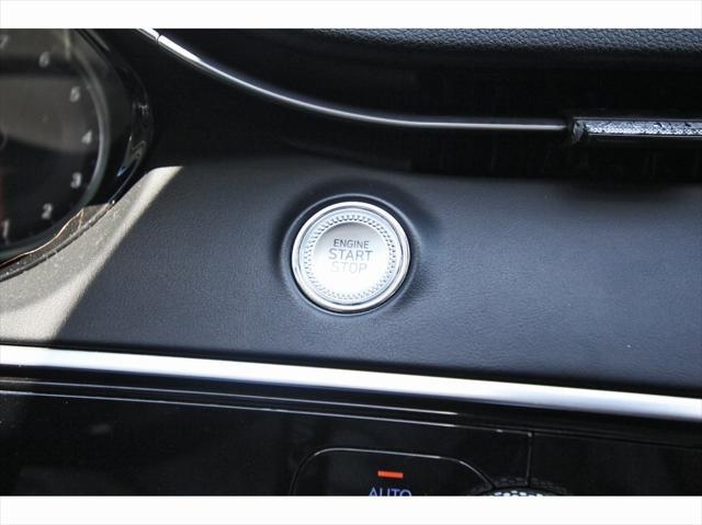 Photo of 2022 Alta White Genesis GV70