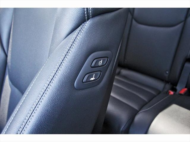 Photo of 2022 Alta White Genesis GV70