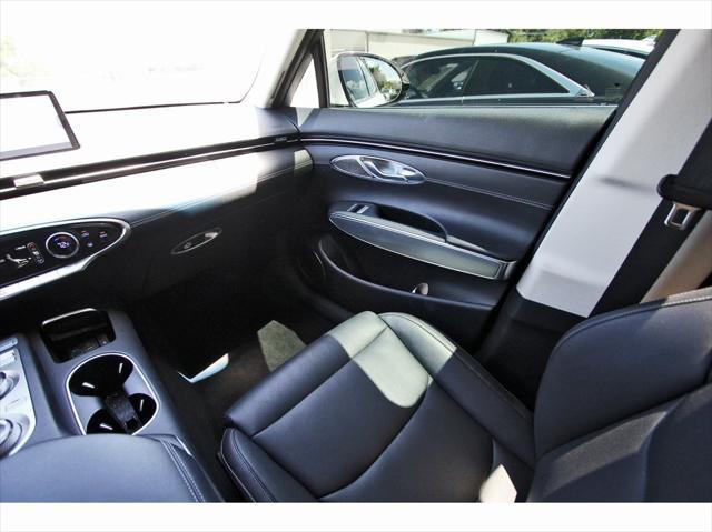 Photo of 2022 Alta White Genesis GV70