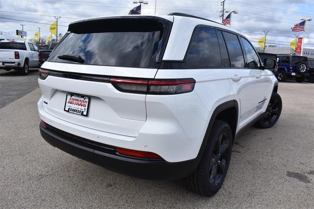 Photo of 2025 Bright White Clearcoat Jeep Grand Cherokee
