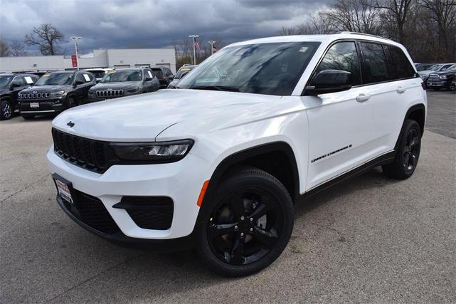 Photo of 2025 Bright White Clearcoat Jeep Grand Cherokee