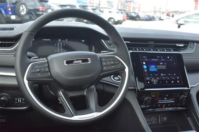 Photo of 2025 Bright White Clearcoat Jeep Grand Cherokee