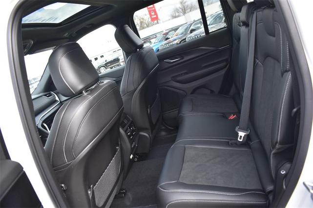 Photo of 2025 Bright White Clearcoat Jeep Grand Cherokee