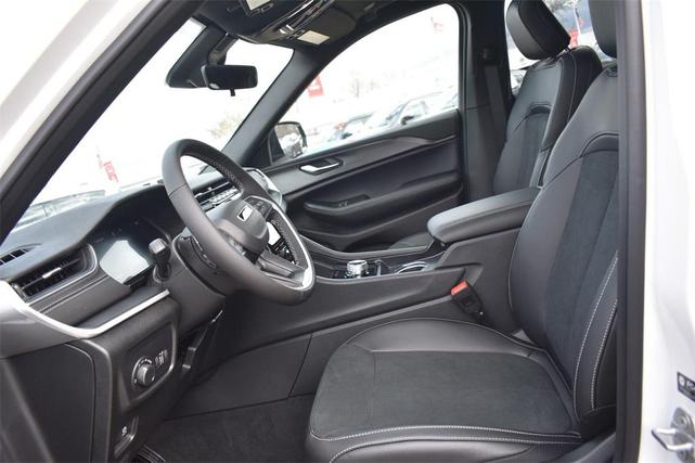 Photo of 2025 Bright White Clearcoat Jeep Grand Cherokee