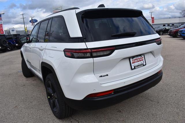 Photo of 2025 Bright White Clearcoat Jeep Grand Cherokee