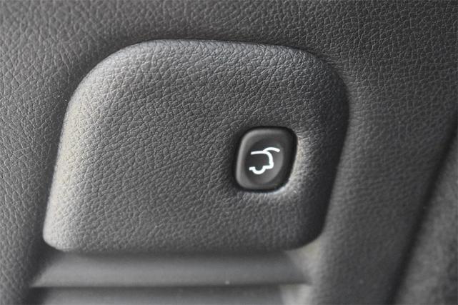 Photo of 2019 White Knuckle Clearcoat Dodge Durango