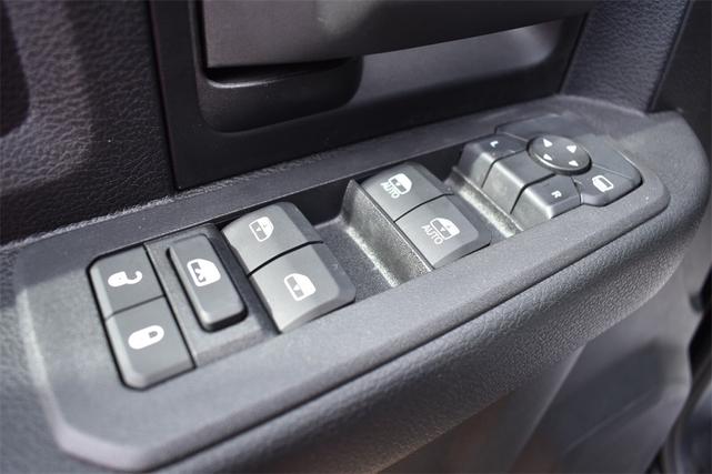 Photo of 2025 Diamond Black Crystal Pearlcoat RAM 2500