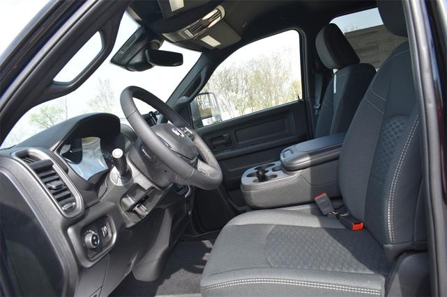 Photo of 2025 Diamond Black Crystal Pearlcoat RAM 2500