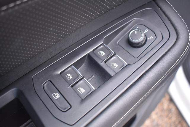 Photo of 2024 Pure White Volkswagen Atlas Cross Sport