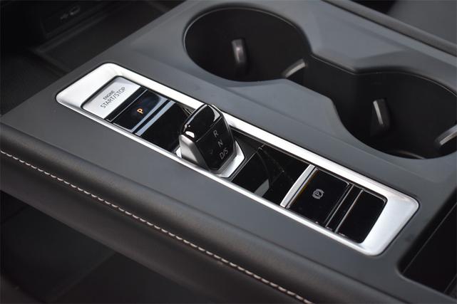 Photo of 2024 Pure White Volkswagen Atlas Cross Sport