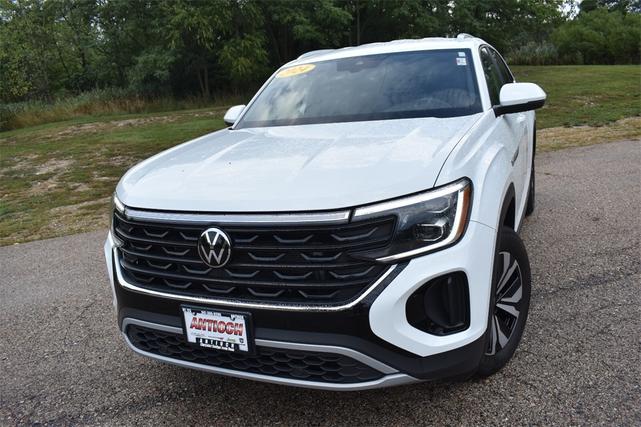 Photo of 2024 Pure White Volkswagen Atlas Cross Sport