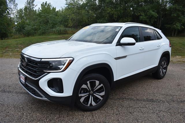Photo of 2024 Pure White Volkswagen Atlas Cross Sport